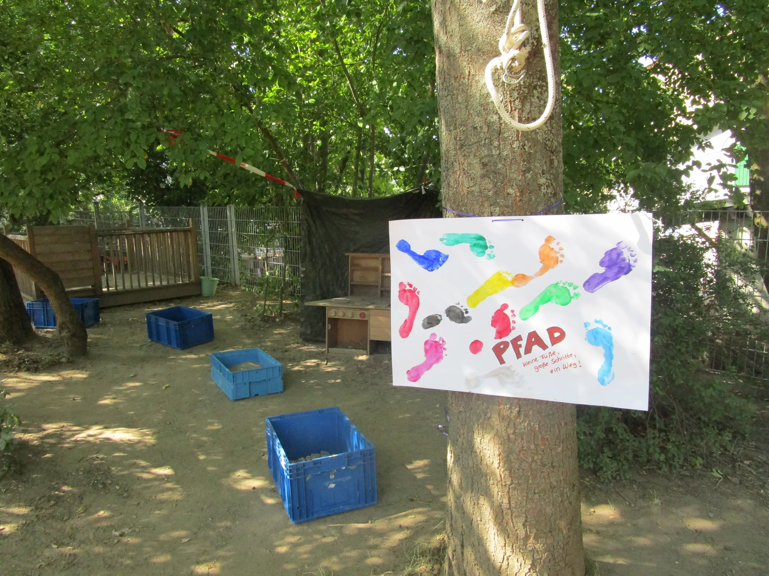 Außengelände Sommerfest Barfußpfad